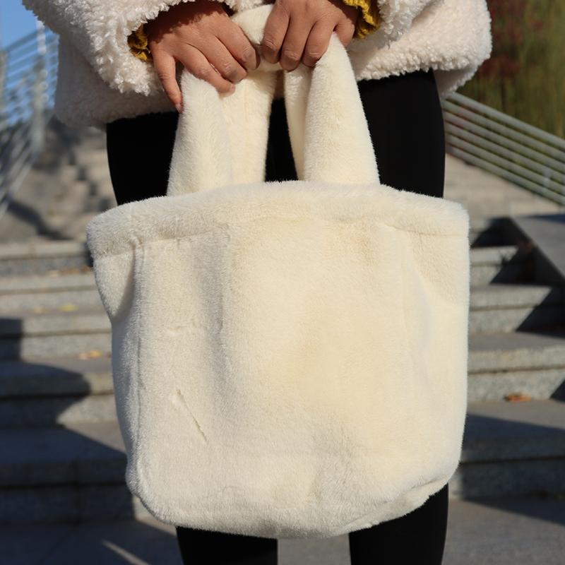 Soft Faux Fur Plush Ladies Handbags Luxury Design Female Shouleder Underarm Bag Large Capacity Female Shopping Handbags Tote, Beige
Soft Faux Fur Plush Ladies Handbags Luxury Design Female Shouleder Underarm Bag Large Capacity Female Shopping Handbags Tote, Beige