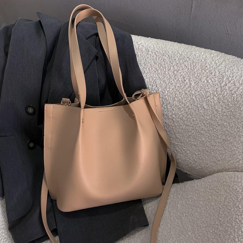 2021 Pu Leather Handbags Big Women Bag High Quality Casual Female Bags Solid Color Shoulder Bag Ladies Large Sac A Main, Brown
2021 Pu Leather Handbags Big Women Bag High Quality Casual Female Bags Solid Color Shoulder Bag Ladies Large Sac A Main, Brown