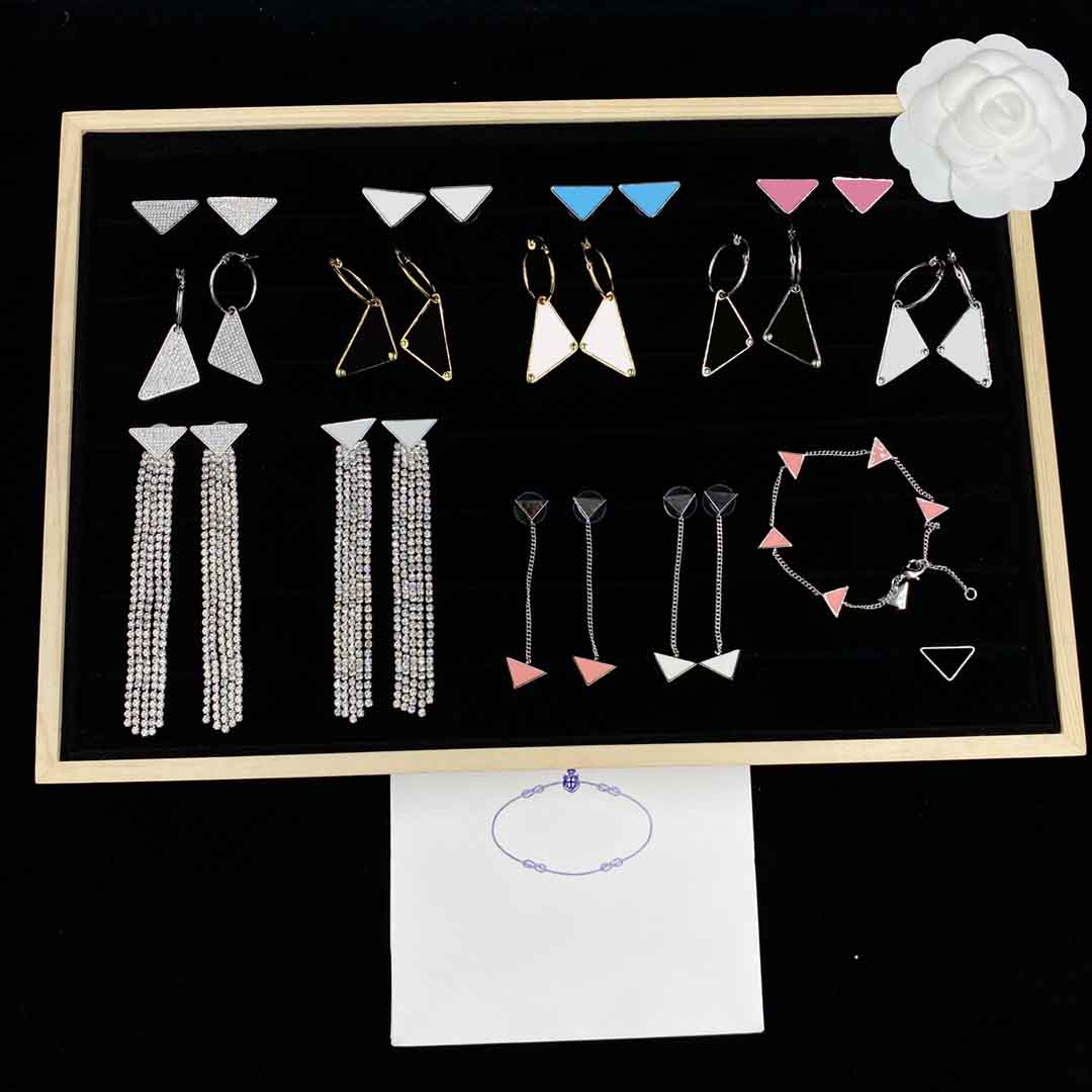 Chic Metal Triangle Charm Earrings Steel Seal Triangular Pendant Studs Full Diamond Letter Eardrop Long Crystal Tassel Dangler
Chic Metal Triangle Charm Earrings Steel Seal Triangular Pendant Studs Full Diamond Letter Eardrop Long Crystal Tassel Dangler