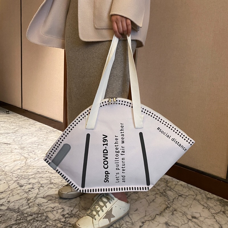 PB0007 New Fashion Personality Creative Mask Designer Handbag Shoulder Bag Large Capacity Outdoor Bags Shopping Bag 2 Colors
PB0007 New Fashion Personality Creative Mask Designer Handbag Shoulder Bag Large Capacity Outdoor Bags Shopping Bag 2 Colors