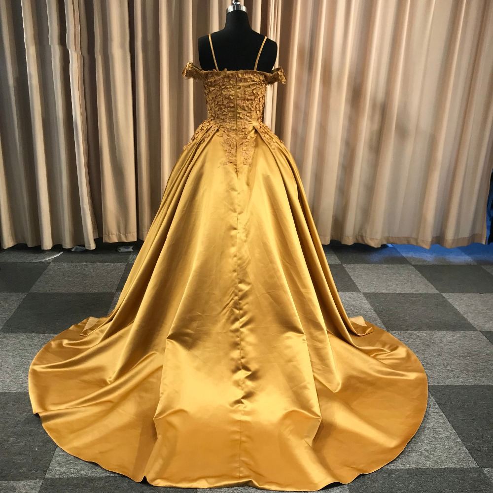 Vintage Gold Ball Gown Prom Dresses Court Train 3D Flowers Floral Lace Appliques Formal Evening Gowns Spaghetti Quinceanera Dress New 2021