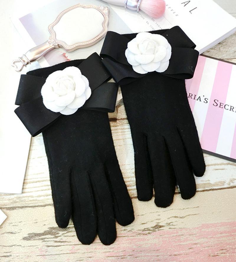 Bowknot Camellia Cashmere Ladies Gloves Korean Version of The New Fashion Split Finger Thick Warm Touch Screen Winter Gloves
Bowknot Camellia Cashmere Ladies Gloves Korean Version of The New Fashion Split Finger Thick Warm Touch Screen Winter Gloves