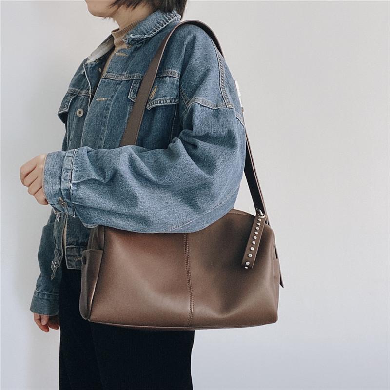 Fashion Rivet Style Genuine Leather Women Shoulder Bags 2021New Large Capacity Crossbody Bag For Ladies Luxury Designer Handbags, Beige
Fashion Rivet Style Genuine Leather Women Shoulder Bags 2021New Large Capacity Crossbody Bag For Ladies Luxury Designer Handbags, Beige