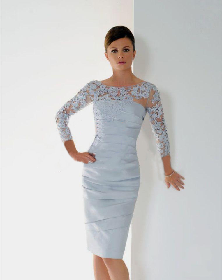 2022 Graceful Short Mother of the Bride Dresses with 3/4 Sleeves Lace Appliques Pleats Plus Size Knee Length Formal Evening Gowns