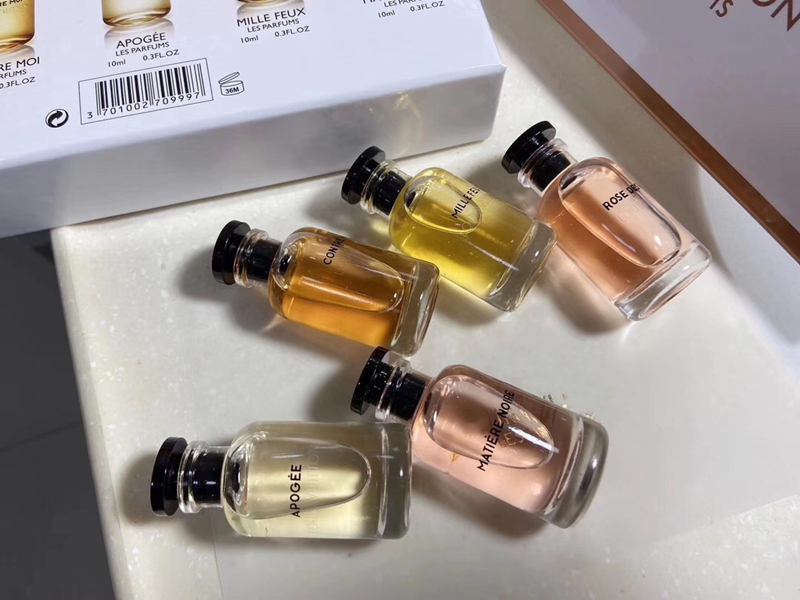 NEW TOP FASHION 5 pcs set Attractive fragrance 5pcs Perfume EDT With Box 10ml 5 in 1 high quality perfume long lasting fast free shipping, Black
NEW TOP FASHION 5 pcs set Attractive fragrance 5pcs Perfume EDT With Box 10ml 5 in 1 high quality perfume long lasting fast free shipping, Black