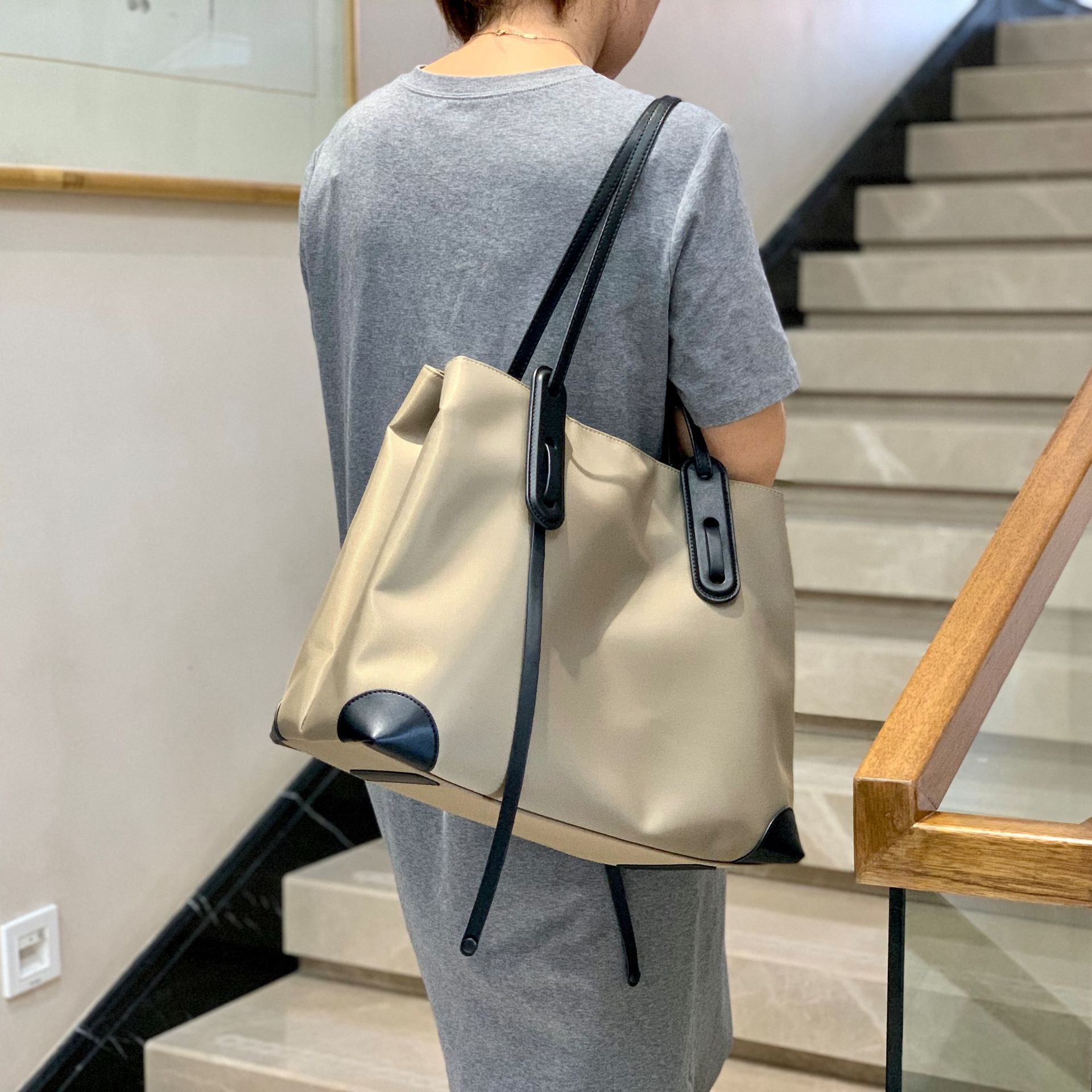 Grande capacidade de para as mulheres 2020 nova ombro nico tote sacos senhoras moda e bolsas sac luxe bolsa DZQ1, Black
Grande capacidade de para as mulheres 2020 nova ombro nico tote sacos senhoras moda e bolsas sac luxe bolsa DZQ1, Black