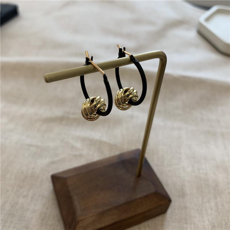 Hoop & Huggie TIMEONLY Delicate Black Color Leather Earrings Irregular Golden Metal Charms Earring Fro Women Ladies Accessories Vintage
Hoop & Huggie TIMEONLY Delicate Black Color Leather Earrings Irregular Golden Metal Charms Earring Fro Women Ladies Accessories Vintage