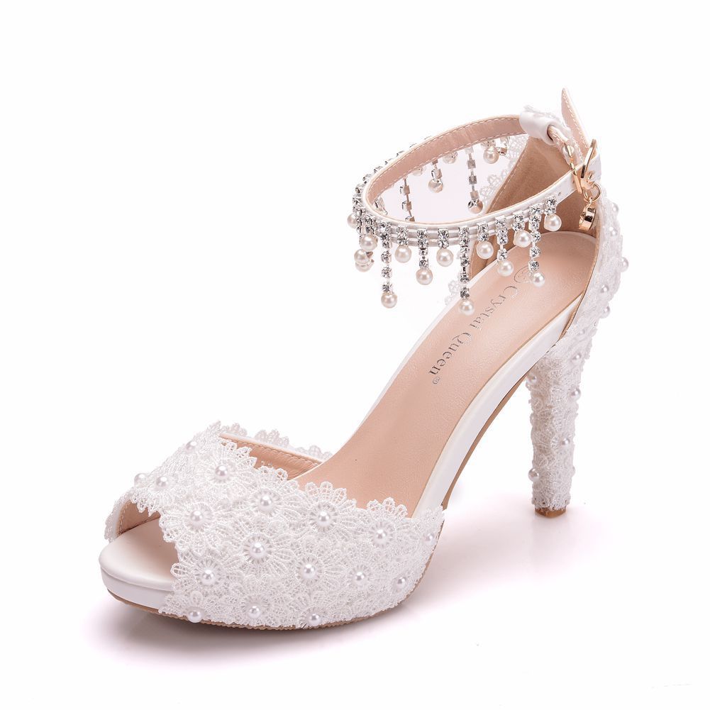 female New peep-toe shoes will see white rhinestones, high-heeled ankle straps, beads on women dressed as party shoes, b0059 shoes. VESG, Wedding sandals.
female New peep-toe shoes will see white rhinestones, high-heeled ankle straps, beads on women dressed as party shoes, b0059 shoes. VESG, Wedding sandals.