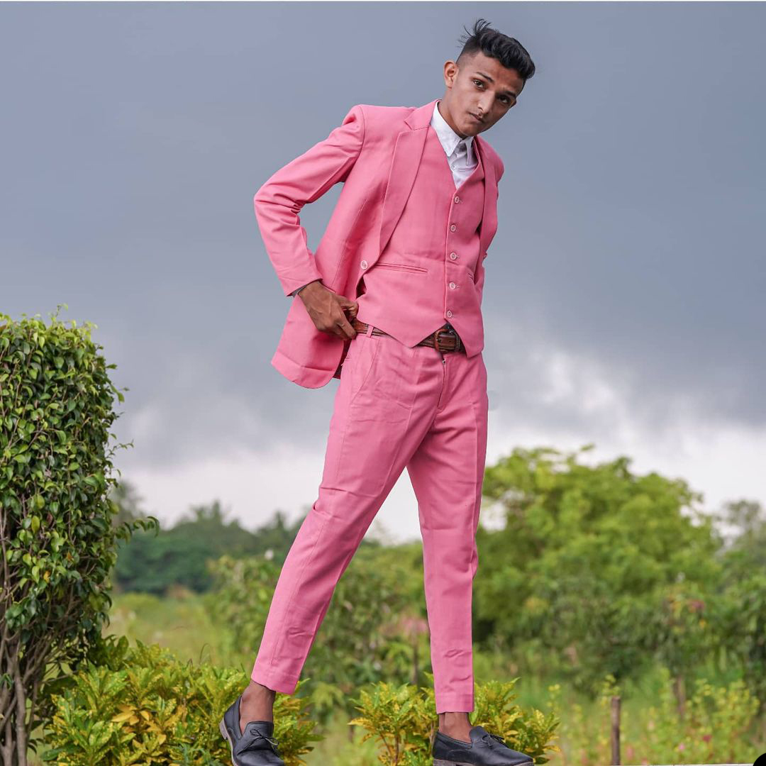Hot Pink Mens Pants Suits Classic Fit Groom Tuxedos Peaked Lapel Prom Party Blazer Overcoat (Jacket+Vest+Pants)