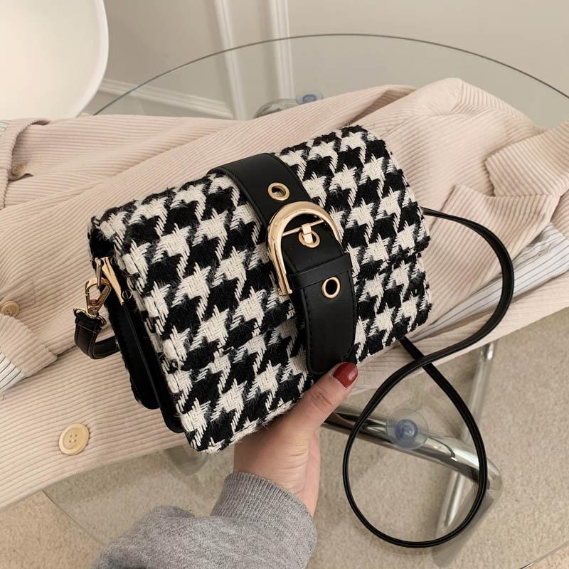 Woven Houndstooth Women Shoulder Flap Bag For Women 2021 Quality Leather Retro Crossbody Messenger Bags Female Handbag and Purse, Beige
Woven Houndstooth Women Shoulder Flap Bag For Women 2021 Quality Leather Retro Crossbody Messenger Bags Female Handbag and Purse, Beige