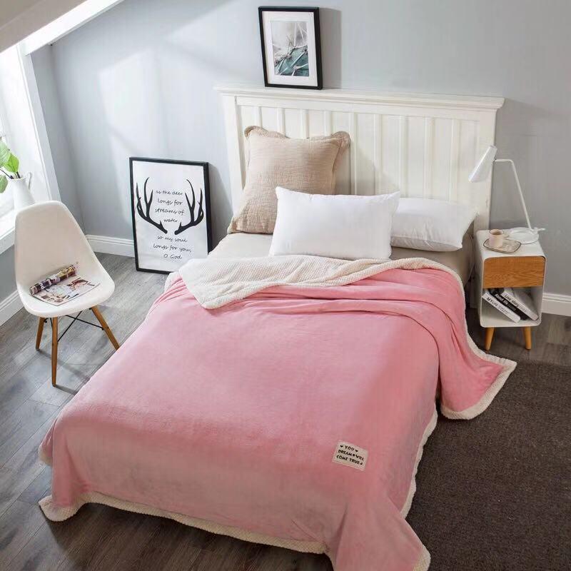 Autumn and winter warm bedding Beibei cashmere double skin-friendly blankets Pure color thick flannel blanket
Autumn and winter warm bedding Beibei cashmere double skin-friendly blankets Pure color thick flannel blanket