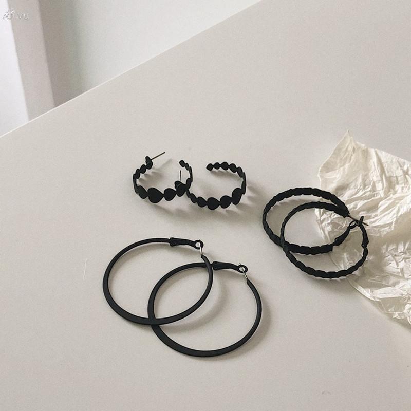 AOMU 2021 Autumn Winter New Personality Black Color Heart Geometric Big Circle Earrings for Women Party Jewelry Gifts
AOMU 2021 Autumn Winter New Personality Black Color Heart Geometric Big Circle Earrings for Women Party Jewelry Gifts