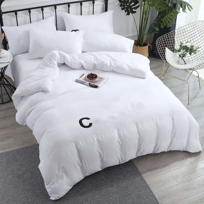 Newest Cotton Bedding sets Letter Printed Flat Sheet Duvet Cover Pillowcase European Style Designer Solid Color Quenn Size Bedding Sets, Customize
Newest Cotton Bedding sets Letter Printed Flat Sheet Duvet Cover Pillowcase European Style Designer Solid Color Quenn Size Bedding Sets, Customize