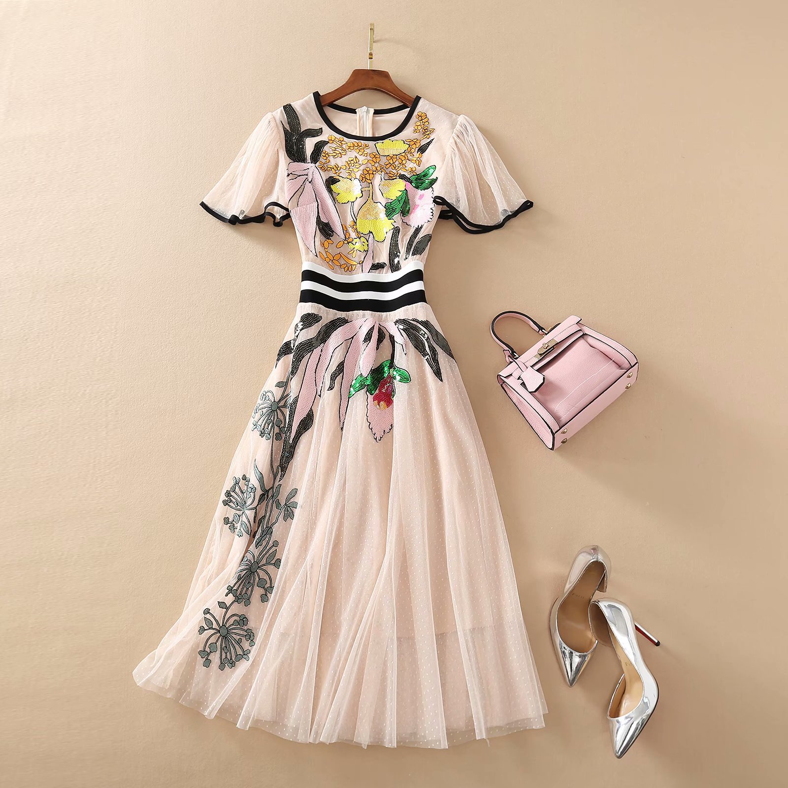 Europe and the United States women' clothing Spring 2021 new edition Short sleeved gauze sequin embroidery Fashionable dress, Pink
Europe and the United States women' clothing Spring 2021 new edition Short sleeved gauze sequin embroidery Fashionable dress, Pink