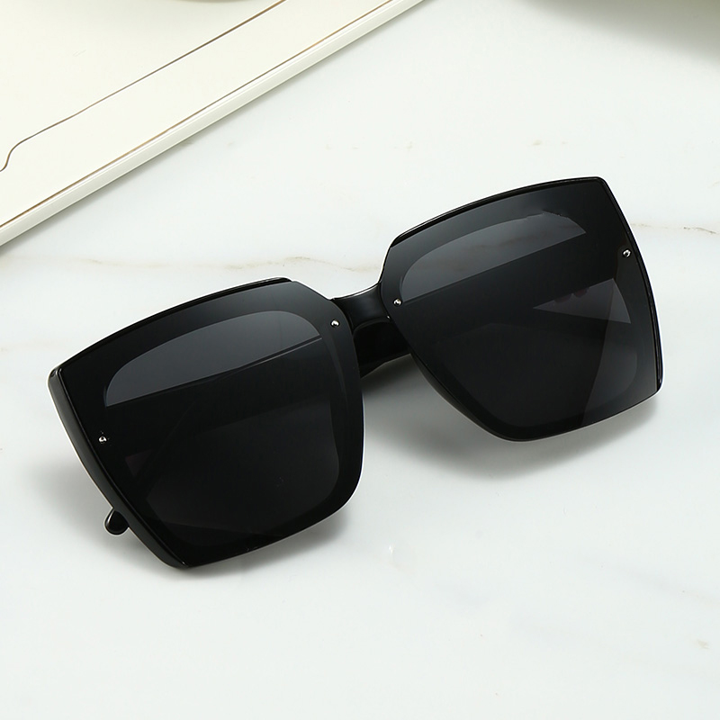 2021 Luxury brands Women Sunglasses fashion classic trend Mens Sunglasses classic attitude sunglasses For MenWomen Square Frame with box
2021 Luxury brands Women Sunglasses fashion classic trend Mens Sunglasses classic attitude sunglasses For MenWomen Square Frame with box