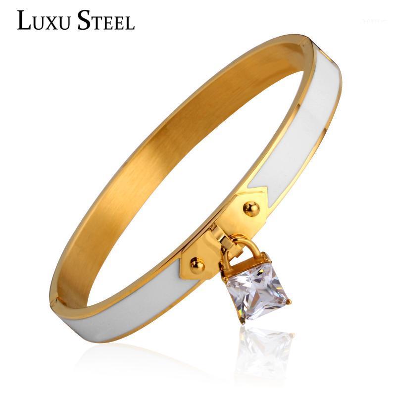 LUXUSTEEL Bangle For Woman pulsera Stainless Steel Lock Crystal Gold Color Cuff Bangles Round Accessories Party Wedding Gift1
LUXUSTEEL Bangle For Woman pulsera Stainless Steel Lock Crystal Gold Color Cuff Bangles Round Accessories Party Wedding Gift1