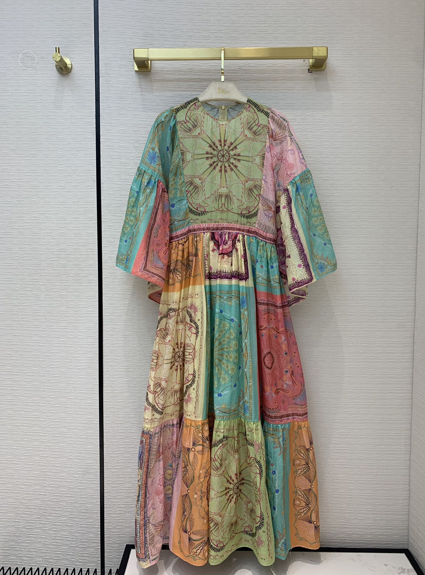 Milan Runway dresses 2021 O Neck Long Sleeve High End Jacquard Designer dress Brand Same Style Dress 1218-4, Picture color
Milan Runway dresses 2021 O Neck Long Sleeve High End Jacquard Designer dress Brand Same Style Dress 1218-4, Picture color