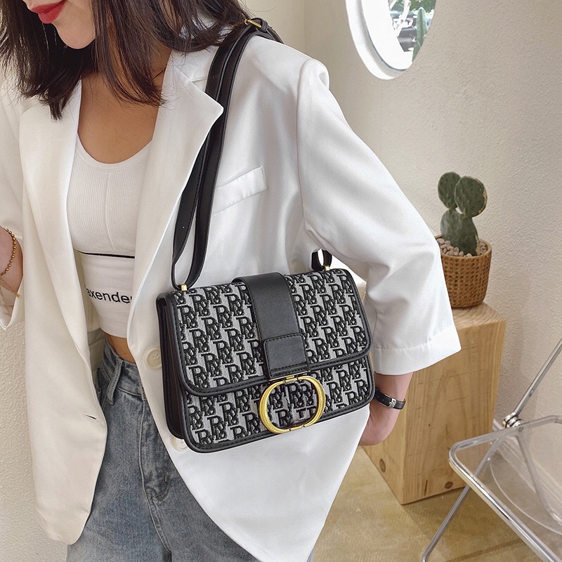 Designer Handbags Embroidery Letter Word Small Flap Woman Shoulder New Syle Luxurys Designers Crossbody Bags Trendy Classic Fashion Bag
Designer Handbags Embroidery Letter Word Small Flap Woman Shoulder New Syle Luxurys Designers Crossbody Bags Trendy Classic Fashion Bag