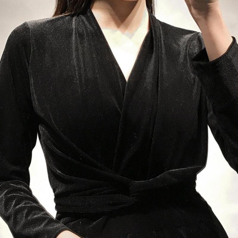 2020 Fashion Velvet Maternity Long Dress Elegant V Neck High Waist Slim Clothes For Pregnant Women Pregnancy Clothing Plus Size LJ201125