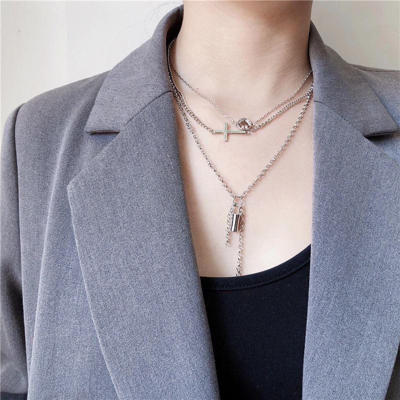 Rongho New hiphop Cross chokers necklaces for women Metal lock letter coin pendant necklace vintage female bijoux
Rongho New hiphop Cross chokers necklaces for women Metal lock letter coin pendant necklace vintage female bijoux