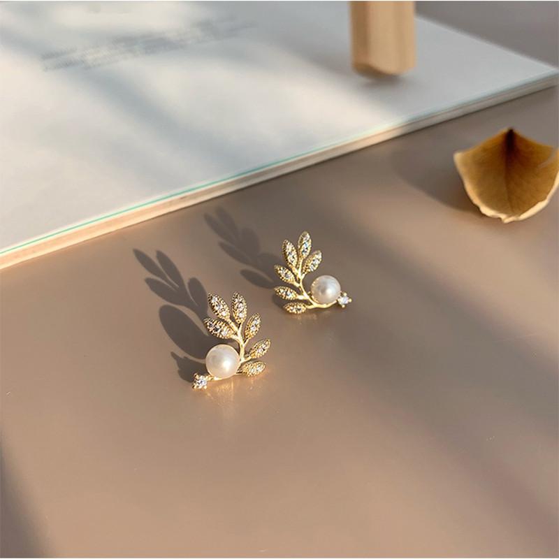 Stud 2021 Fashion Korean Pearl Leaves Modelling Earrings Contracted Joker Shiny Fine Crystal Women Jewelry
Stud 2021 Fashion Korean Pearl Leaves Modelling Earrings Contracted Joker Shiny Fine Crystal Women Jewelry