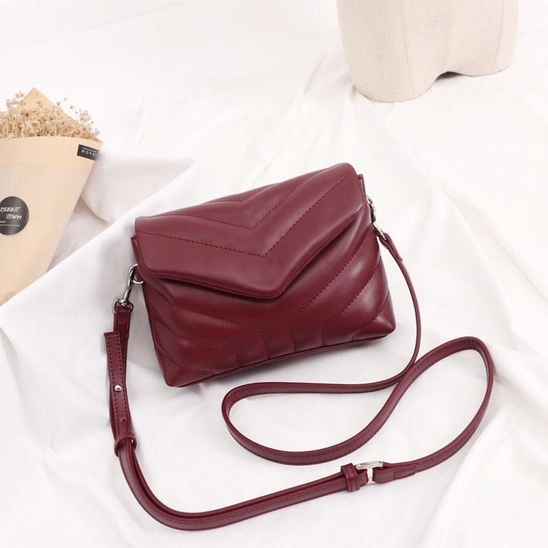Luxurys Designers Bags Classic Large V Shape Flap Chain Shoulder Bags Women Clutch Messenger Bag Crossbody Purse Shopping Tote Jumbo 31CM
Luxurys Designers Bags Classic Large V Shape Flap Chain Shoulder Bags Women Clutch Messenger Bag Crossbody Purse Shopping Tote Jumbo 31CM