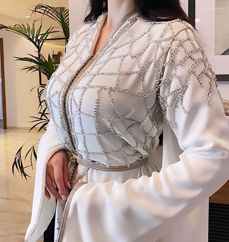 Luxury Crystals Beading Moroccan Kaftan Evening Dresses With Long Cape Wrap Takchita Bridal Kaftan Mariage Reception Gowns Arabic Dubai Muslim Women P
