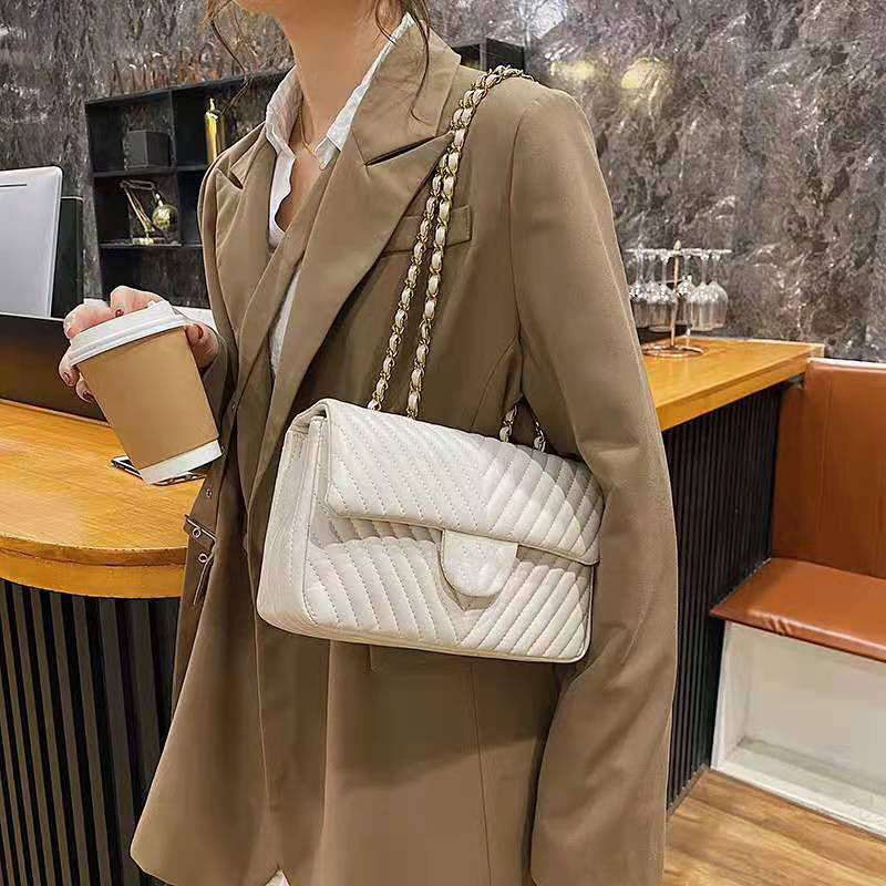 Genuine Leather Messenger Black color Tote Bag Classic Fashion Designer Women Handbags Purse High Quality Chain Cross Body Bags Shoulder Ba
Genuine Leather Messenger Black color Tote Bag Classic Fashion Designer Women Handbags Purse High Quality Chain Cross Body Bags Shoulder Ba
