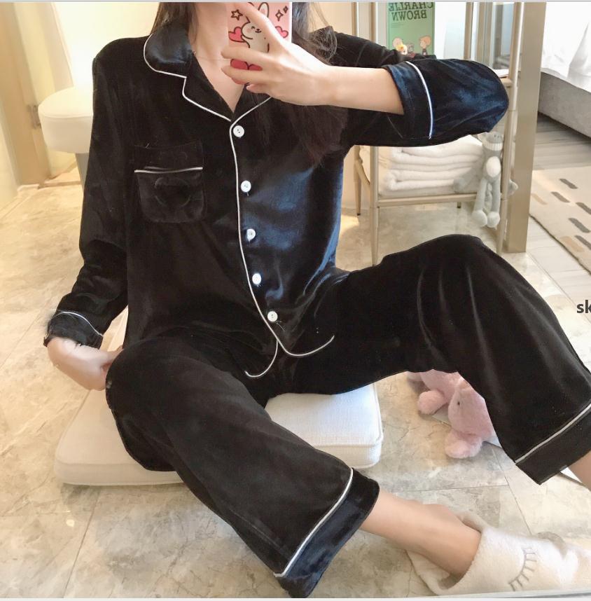 Autumn Winter Ladies Two -Piece Suit Letter Style Loose Long -Sleeved Pajamas Ladies Home Pajamas Set Free Shipping T, White
Autumn Winter Ladies Two -Piece Suit Letter Style Loose Long -Sleeved Pajamas Ladies Home Pajamas Set Free Shipping T, White