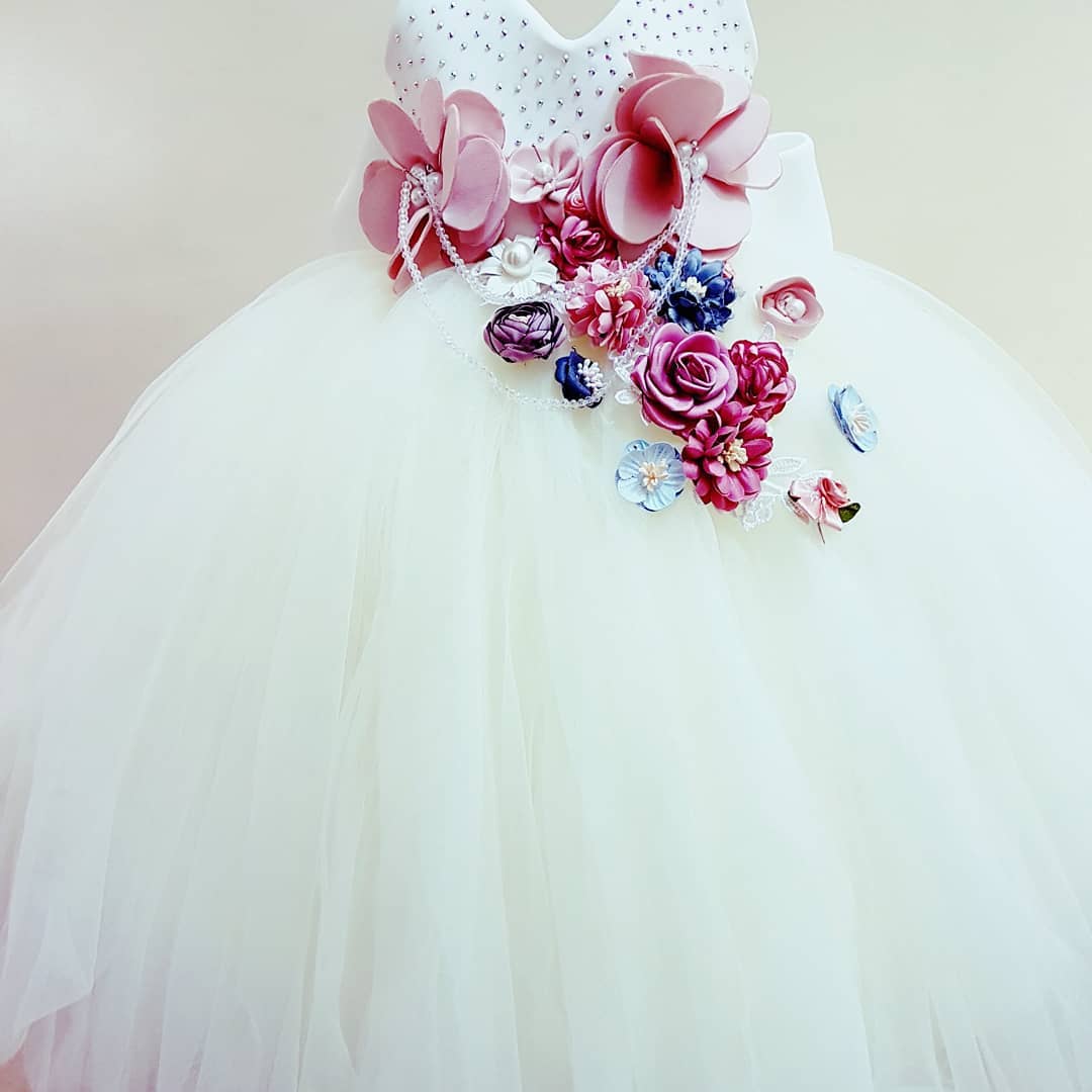 White Beaded Ball Gown Girls Pageant Dresses Appliqued Princess Flower Girl Dress Floor Length Tulle First Communion Gowns 415