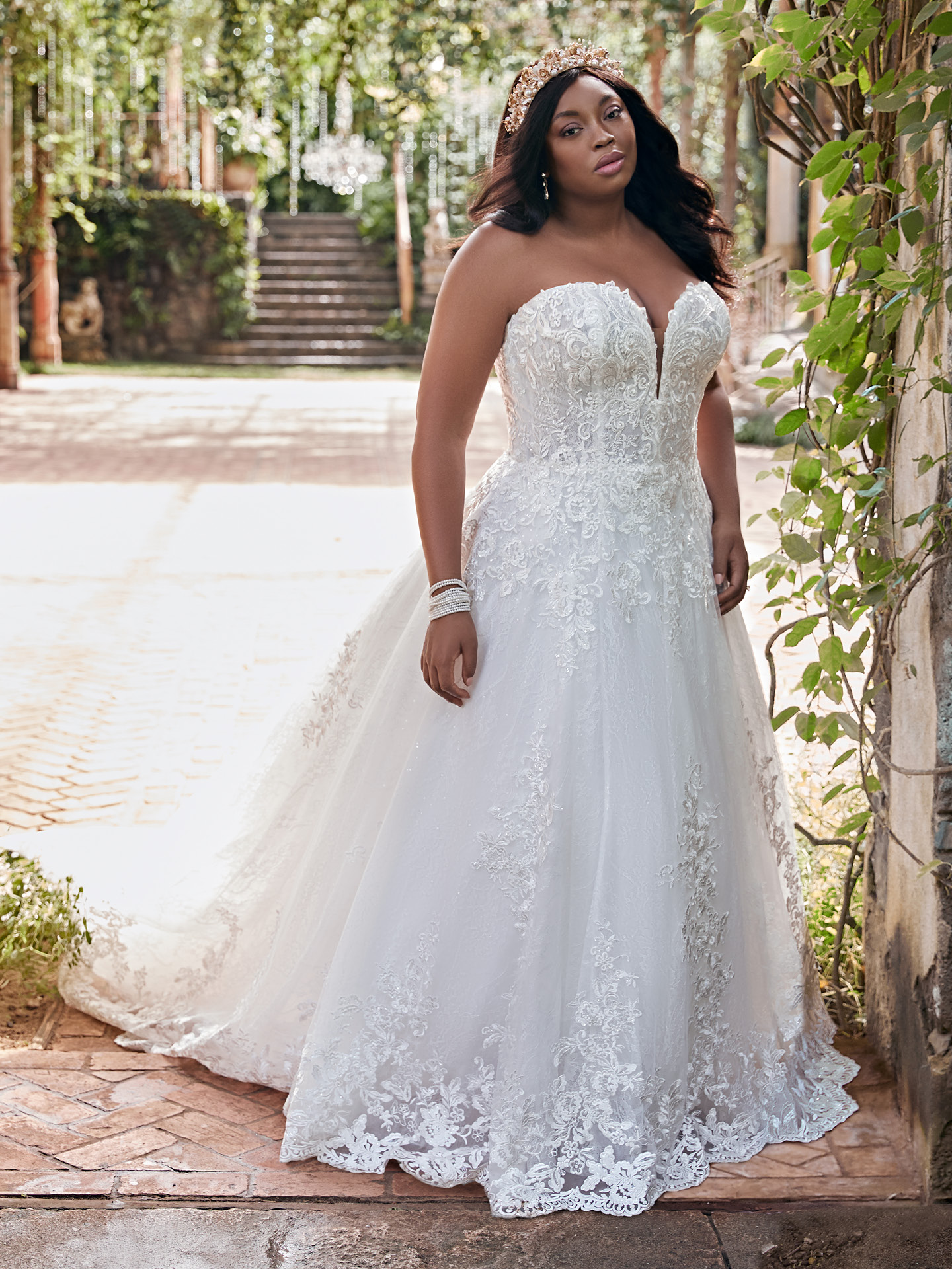 Sale Plus Hot Size Lace Wedding Dresses Sheer Plunging Neck A E Appliqued Bridal Gowns Sweep Train Tulle Robe De Marie Ppliqued