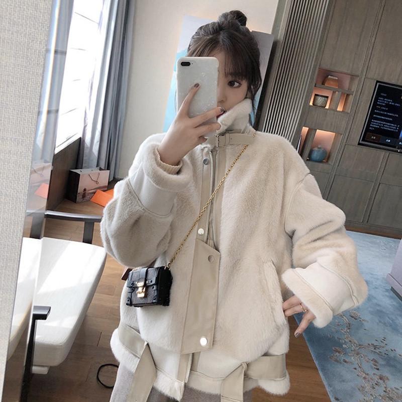 In autumn and winter 2020 the new women' fashion warm lamb coat women' casual loose short motorcycle clothes thickened mink, Creamy-white
In autumn and winter 2020 the new women' fashion warm lamb coat women' casual loose short motorcycle clothes thickened mink, Creamy-white