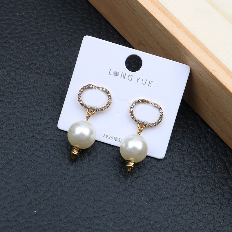 Double Letters Designer Earrings Pearl Earrings Ladies Charm Jewelry Crystal Long Studs Ins Style Studs Wholesale
Double Letters Designer Earrings Pearl Earrings Ladies Charm Jewelry Crystal Long Studs Ins Style Studs Wholesale