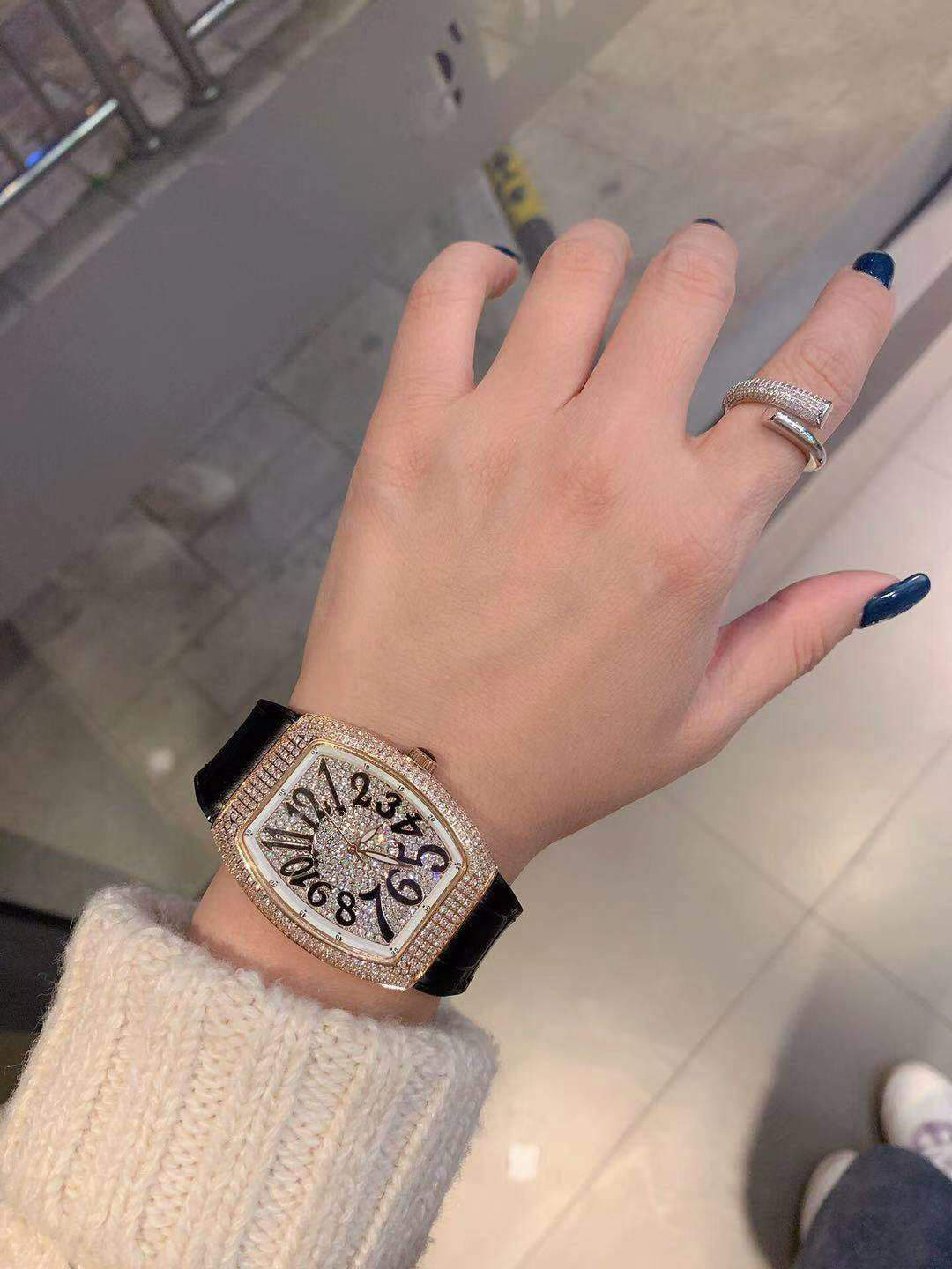 TM Factory top fashion Watches Quartz Battery Wristwatch Leather watches with 36mm 32mm mens womens watches Wristwatches watch gift
TM Factory top fashion Watches Quartz Battery Wristwatch Leather watches with 36mm 32mm mens womens watches Wristwatches watch gift