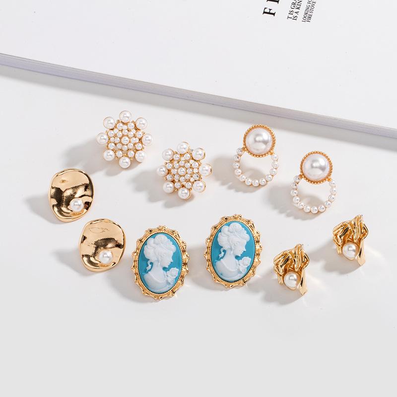 Cute Temperament Simple Stud Earrings For Women Girls Fashion Vintage Classic Gold Pearl Blue While Earrings Handmade Jewelry
Cute Temperament Simple Stud Earrings For Women Girls Fashion Vintage Classic Gold Pearl Blue While Earrings Handmade Jewelry