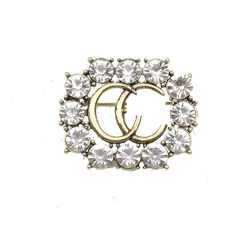 Simple Double Letter Brooches Famous Brand Luxurys Desinger Geometry Brooch Women Crystal Rhinestone Suit Pin Fashion Jewelry Scarf Decoration Accessories
Simple Double Letter Brooches Famous Brand Luxurys Desinger Geometry Brooch Women Crystal Rhinestone Suit Pin Fashion Jewelry Scarf Decoration Accessories