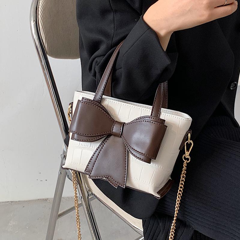 2021 Bowknot PU Leather Shoulder Bags for Women 2021 Winter Luxury Black Handbags Trending Lux Fashion Hand Bag
2021 Bowknot PU Leather Shoulder Bags for Women 2021 Winter Luxury Black Handbags Trending Lux Fashion Hand Bag