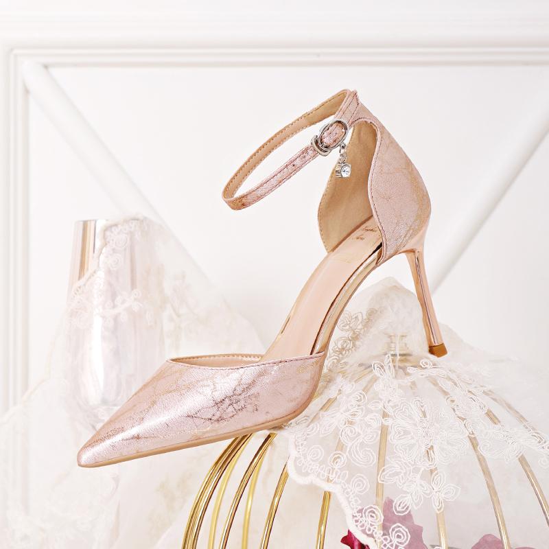 Stunning2021 Women New High-heeled Pointed Thin Heel Women's Single Shoes Button Silk Bridesmaid Wedding Dress, 8 cm heel height
Stunning2021 Women New High-heeled Pointed Thin Heel Women's Single Shoes Button Silk Bridesmaid Wedding Dress, 8 cm heel height