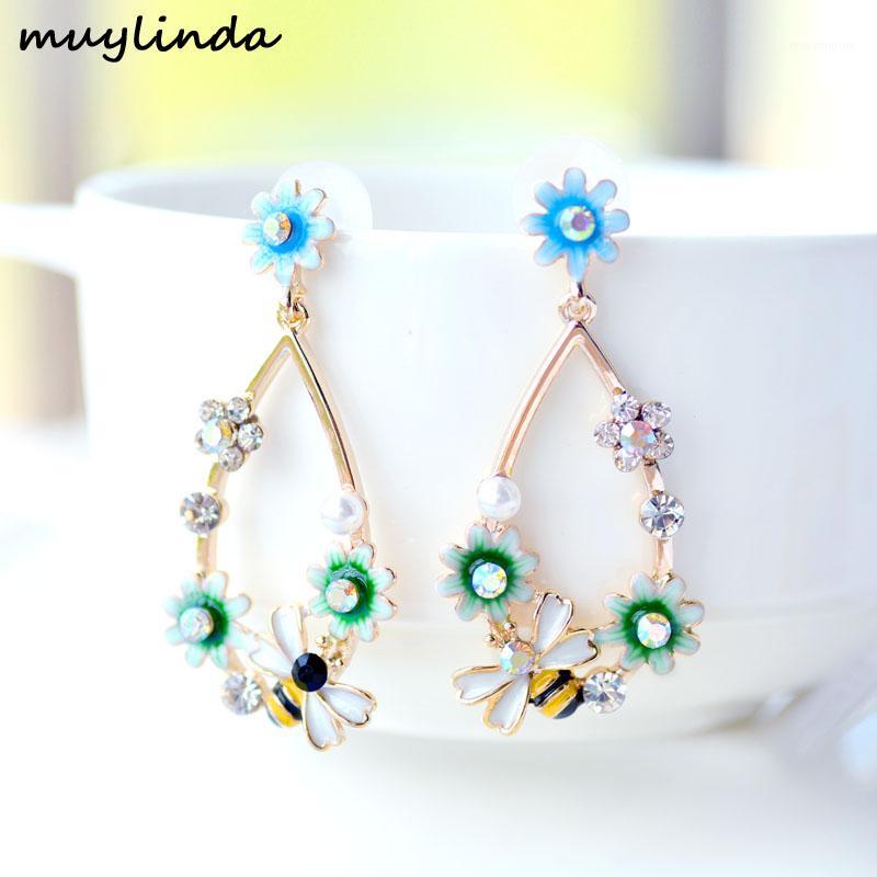 Enamel Charm Bee Flowers Drop Earrings Trendy Women Costume Jewelry Brincos Orecchini Earrings Fashion Girls Dated Earring1
Enamel Charm Bee Flowers Drop Earrings Trendy Women Costume Jewelry Brincos Orecchini Earrings Fashion Girls Dated Earring1