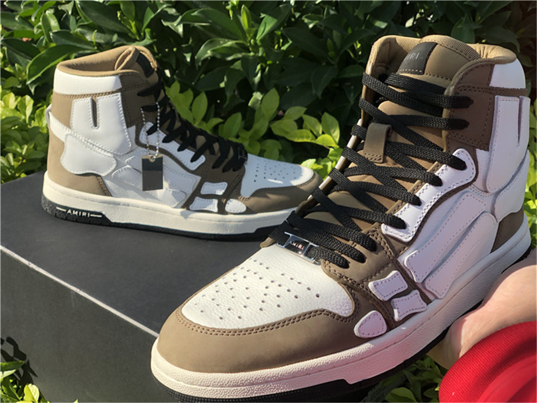 2021 high top quality mens women basketball shoes khaki gray triple black white fashion sports sneakers designer trainers shoe size 38-45
2021 high top quality mens women basketball shoes khaki gray triple black white fashion sports sneakers designer trainers shoe size 38-45