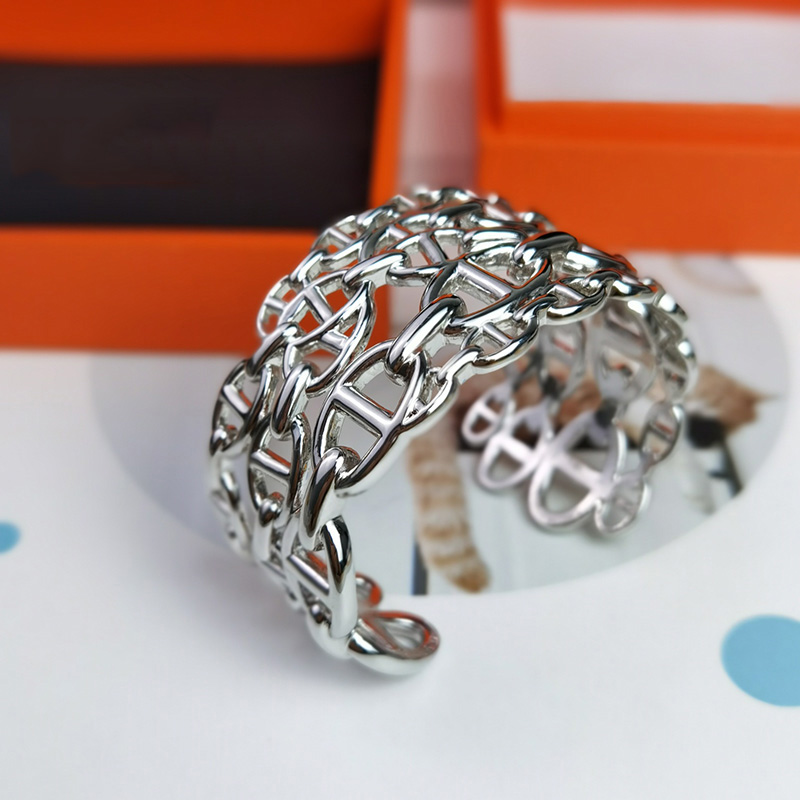 High Quatity H Buckle Fashion Hollow Bangle For Women Designer Luxury Jewelry Mens Gold Bracelet Hip-hop Style Charm Bracelets Original Box
High Quatity H Buckle Fashion Hollow Bangle For Women Designer Luxury Jewelry Mens Gold Bracelet Hip-hop Style Charm Bracelets Original Box