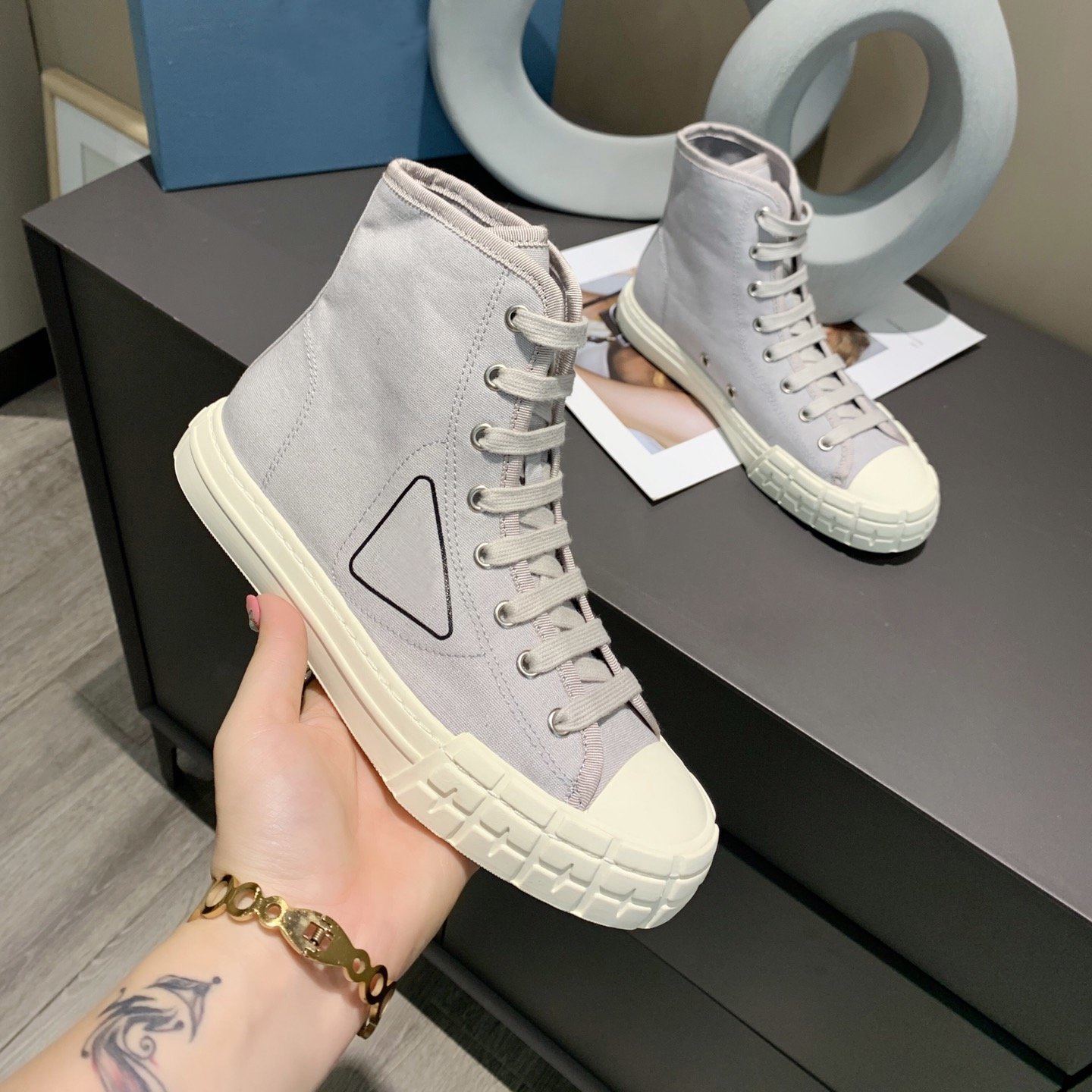 Designer ladies lace up canvas shoes woman high top shoe fashion flatform Casual sneaker size 34-40, Black
Designer ladies lace up canvas shoes woman high top shoe fashion flatform Casual sneaker size 34-40, Black