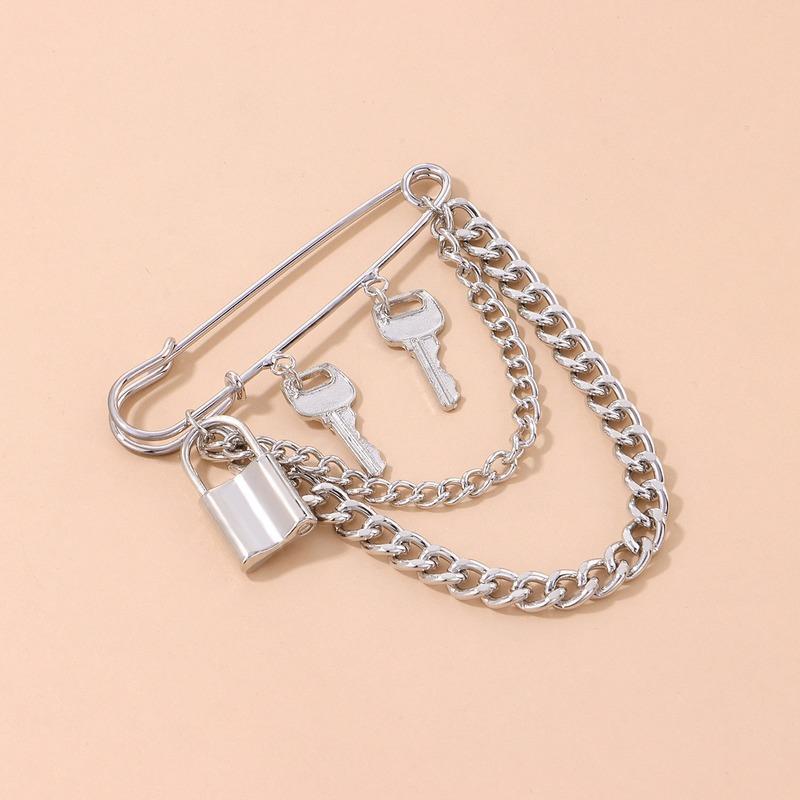 Pins, Brooches Orgin Summer Unique Design Key And Lock Chain Brooch For Women High Street Paper Clip Party Jewelry Accessories
Pins, Brooches Orgin Summer Unique Design Key And Lock Chain Brooch For Women High Street Paper Clip Party Jewelry Accessories