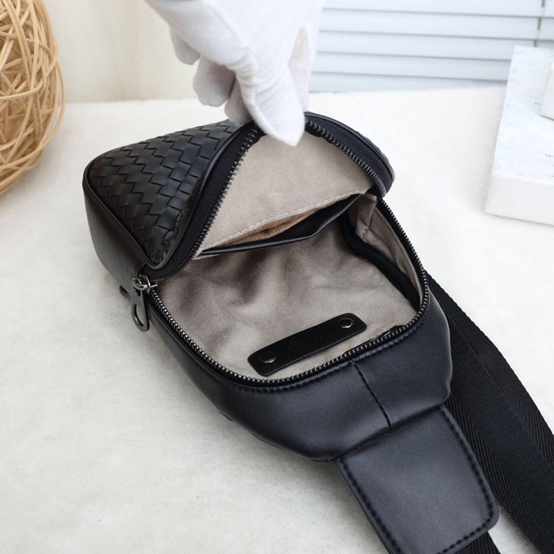 Kaisiludi youth leather woven mens bag chest wrapped mens single shoulder bag vertical men slant wrap fashion 201118