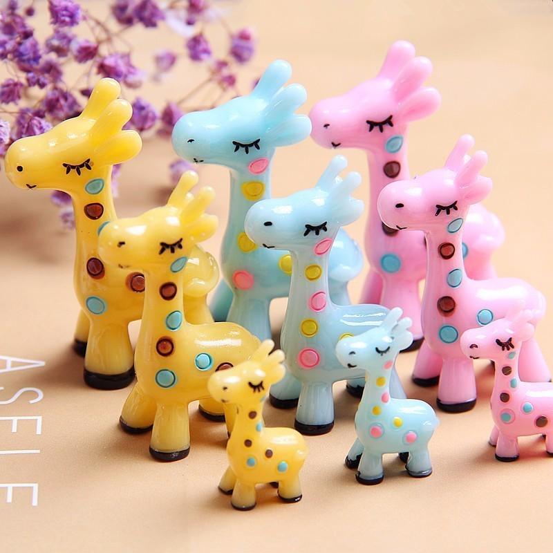 3pc Giraffe Family Character Decoration Miniature Animal Figurine Resin Craft Mini Garden Decor Home Ornament DIY Accessories
3pc Giraffe Family Character Decoration Miniature Animal Figurine Resin Craft Mini Garden Decor Home Ornament DIY Accessories