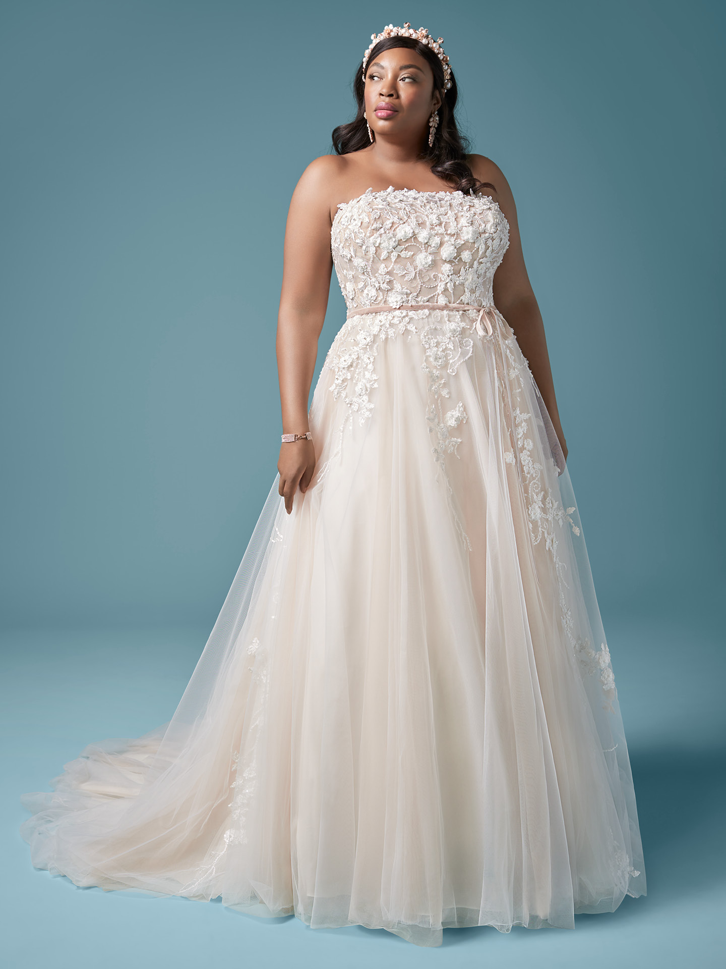 Size Amazing Plus Lace Wedding Dresses Strapless Neck A Line Beaded Bridal Gowns Sweep Train Tulle Robe De Marie