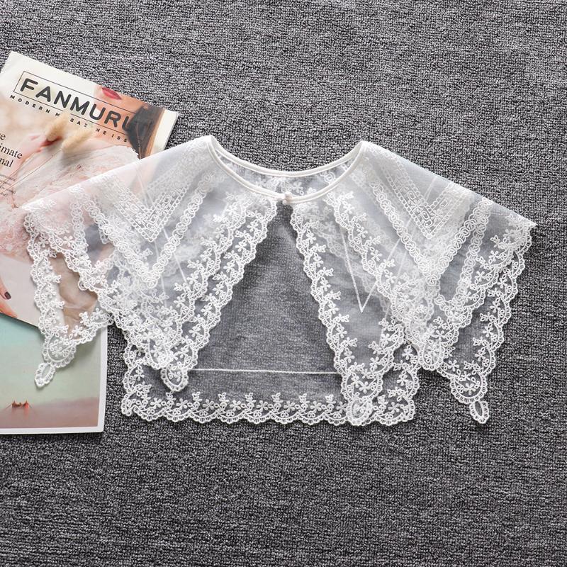 New Women Mesh Lace Floral Fake Collars Girl False Collar Big Lapel Detachable Necklace Shawl Removable Nep Kraagie Faux Col
New Women Mesh Lace Floral Fake Collars Girl False Collar Big Lapel Detachable Necklace Shawl Removable Nep Kraagie Faux Col