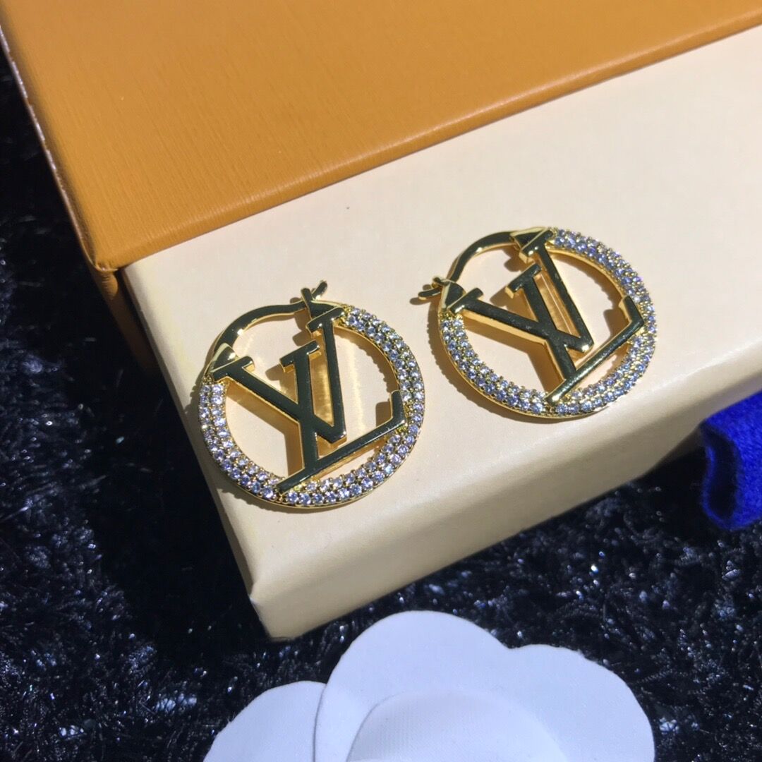 2020 gold women designers earings high quality beaded designer earrings hot sale wholesale luxury fashion earrings
2020 gold women designers earings high quality beaded designer earrings hot sale wholesale luxury fashion earrings