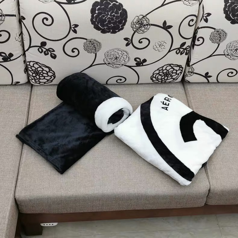 Popular Black and White Coral pile Blanket Manta Fleece Throws Sofa/Bed/Plane Travel Plaids Towel Blanket 130cm and 150cm 2 size VIP gift
Popular Black and White Coral pile Blanket Manta Fleece Throws Sofa/Bed/Plane Travel Plaids Towel Blanket 130cm and 150cm 2 size VIP gift