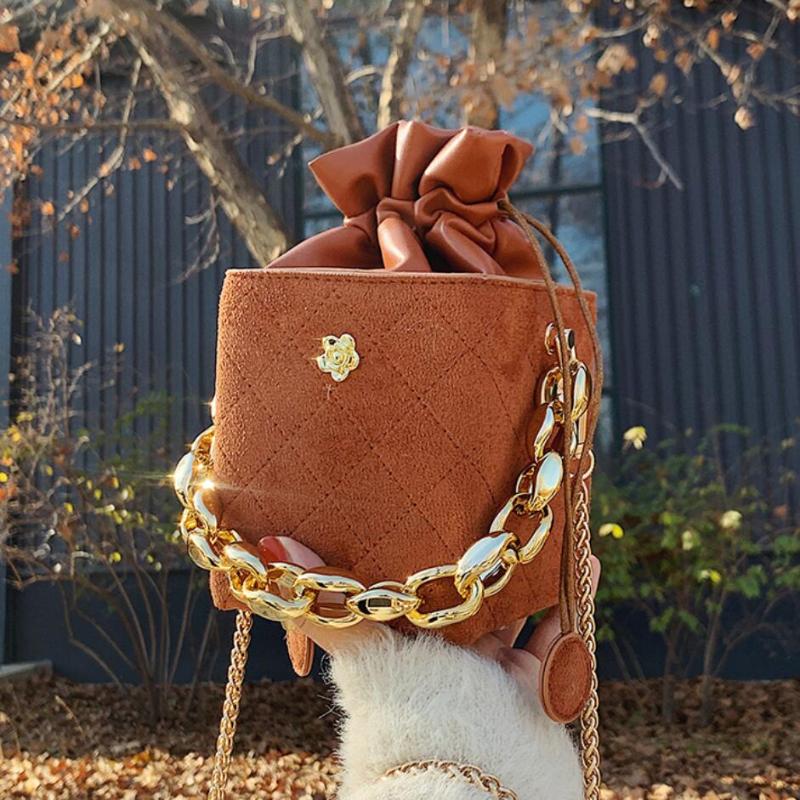Thick Chain Tote Bucket bag 2021 Fashion New High-quality Matte PU Leather Women's Designer Handbag Chain Shoulder Messenger Bag, Black
Thick Chain Tote Bucket bag 2021 Fashion New High-quality Matte PU Leather Women's Designer Handbag Chain Shoulder Messenger Bag, Black